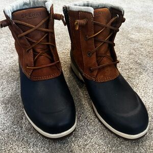 Sperry Women’s Brown and Black Winter Boots